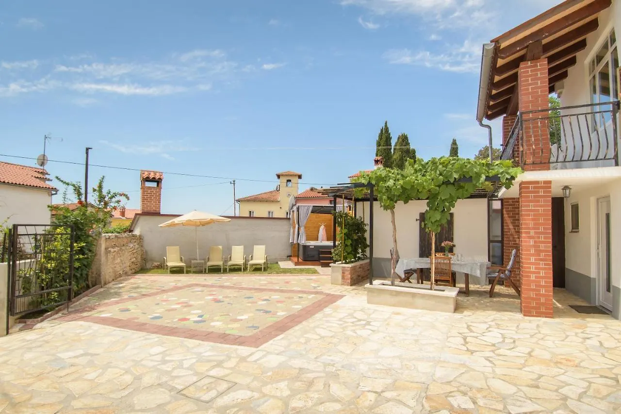 Holiday Home Giovanni Vabriga With Private Jacuzzi Tar-Vabriga クロアチア