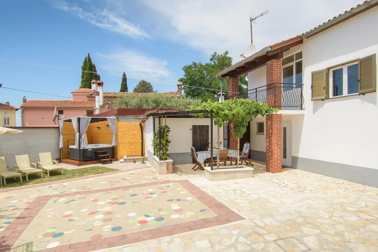 Holiday Home Giovanni Vabriga With Private Jacuzzi Tar-Vabriga