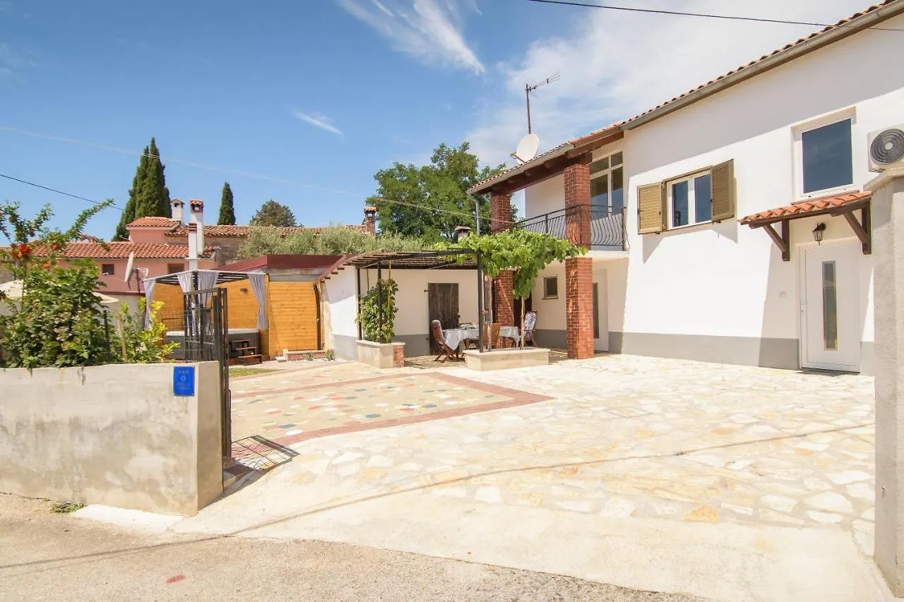 Holiday Home Giovanni Vabriga With Private Jacuzzi Tar-Vabriga