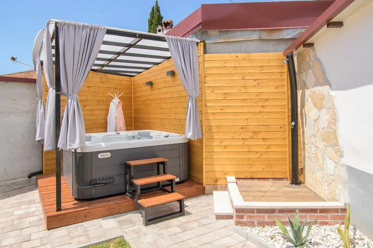 Holiday Home Giovanni Vabriga With Private Jacuzzi Tar-Vabriga 0*,