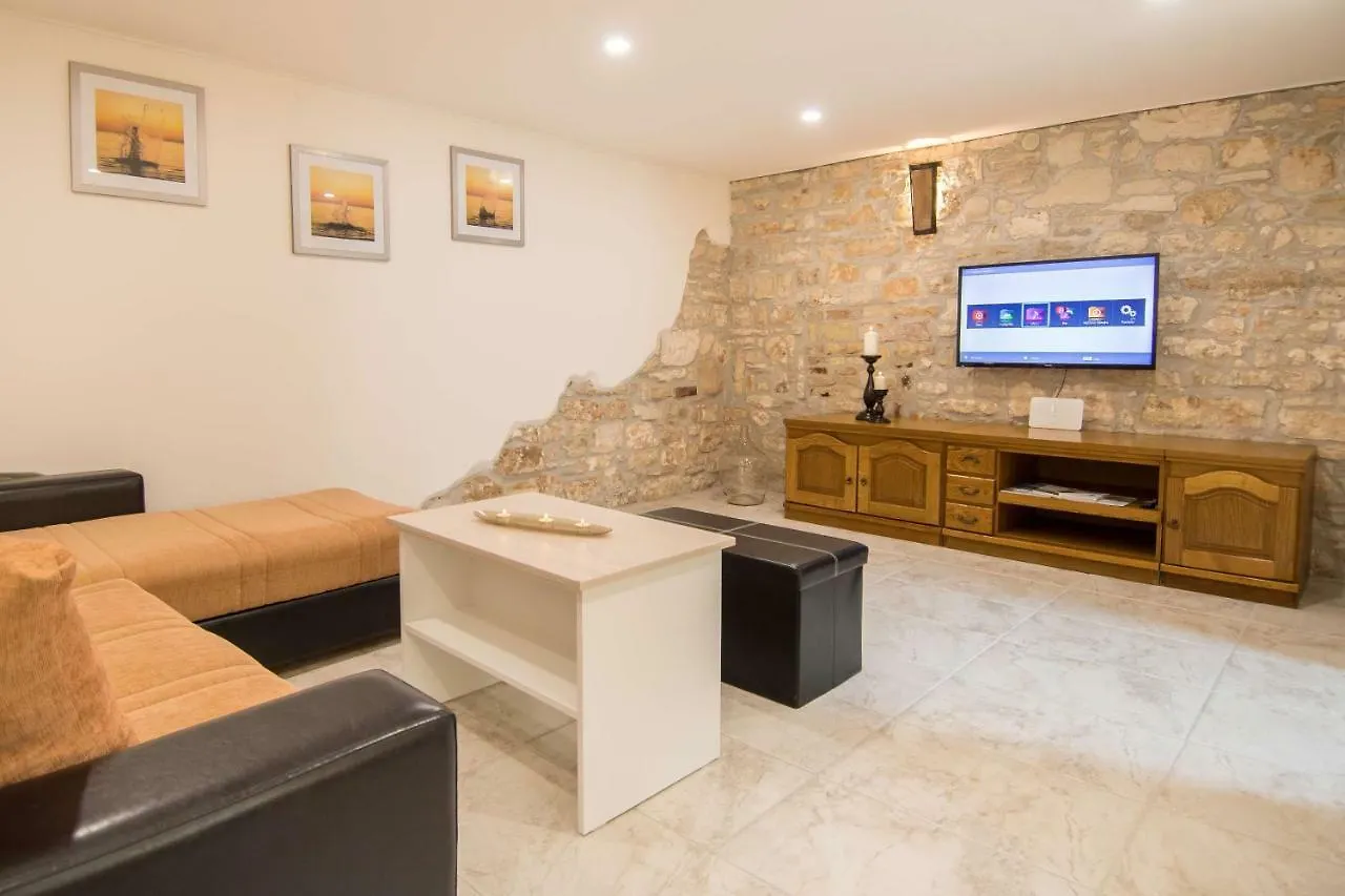 Holiday Home Giovanni Vabriga With Private Jacuzzi Tar-Vabriga