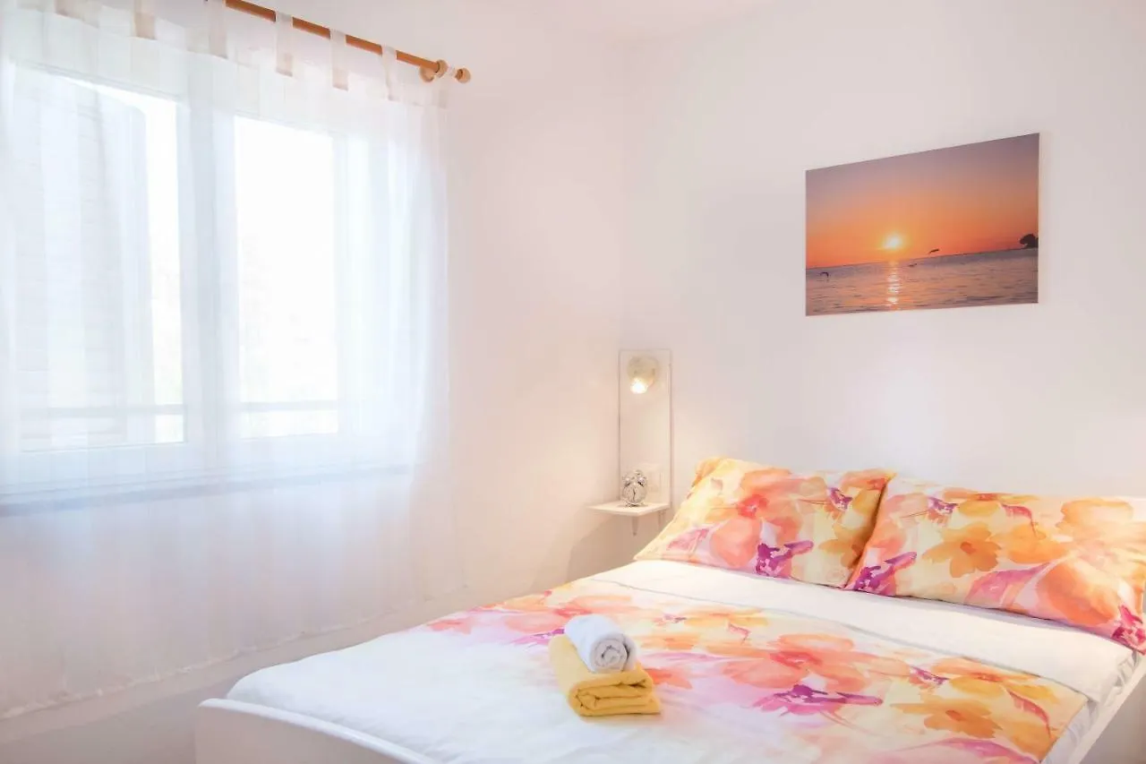 Holiday Home Giovanni Vabriga With Private Jacuzzi Tar-Vabriga クロアチア